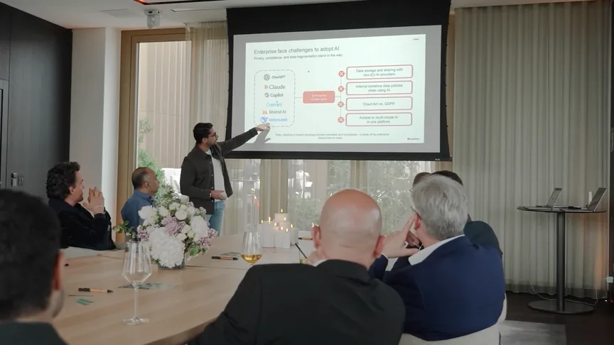 Hissan Usmani of DeepMask presents to guests at SambaHouse